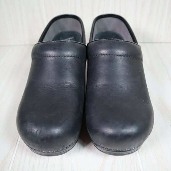 Dansko XP 2.0 Pull-Up Black Work Duty Leather Stapled Clog Shoe Size 39 8.5-9 - Picture 2 of 10